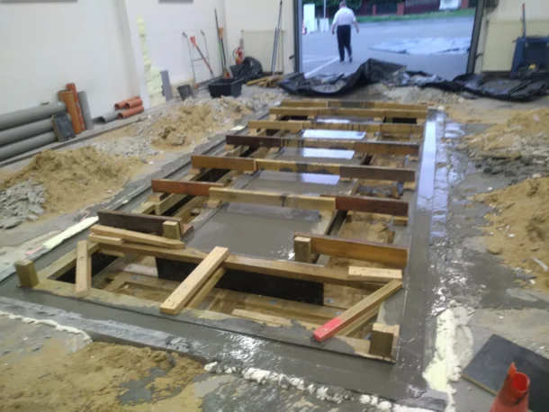 Podnośnik nożycowy Poznań_Porsche Krańcowa