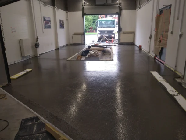 Podnośnik nożycowy Poznań_Porsche Krańcowa